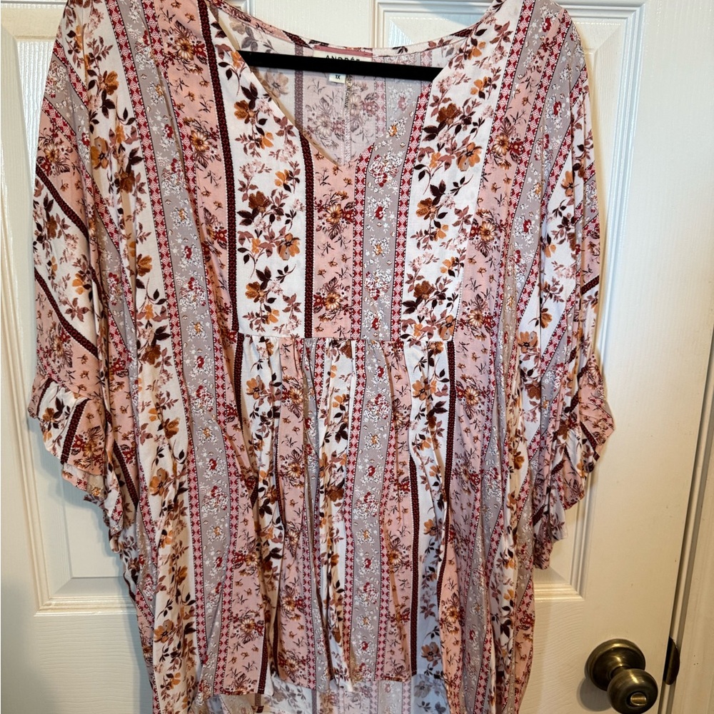 ANDREE BY UNIT Pink and White Flutter Sleeve Blouse